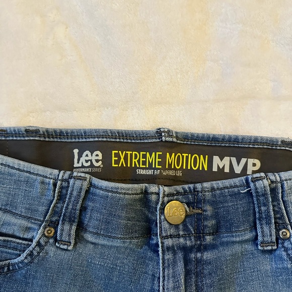 Lee Extreme Motion Straight‎ Fit Jeans - Picture 1 of 13